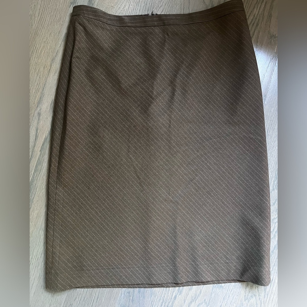 BCBG pencil skirt, flattering, size 2